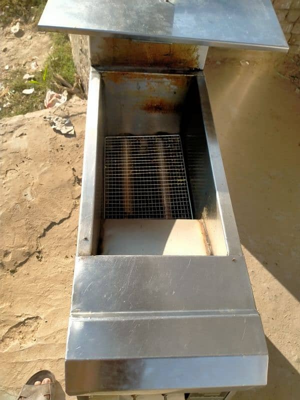 fryer new condition blower wala km gas leta h steel ka bna h 3