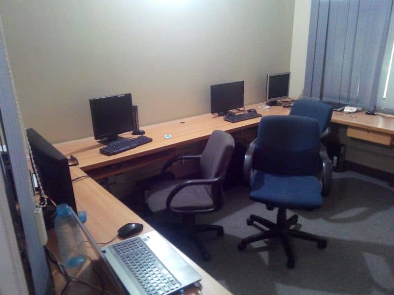 Affordable Desk Sharing Space in Gulshan-e-Iqbal – Rs. 4,000 / Month 2