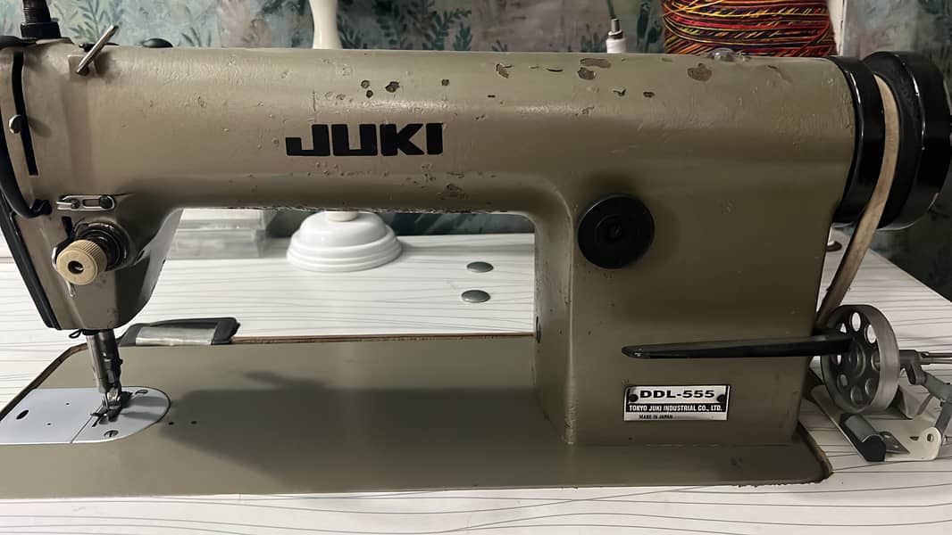 JUKI sewing machine model DDL-555 Japanese motor 3