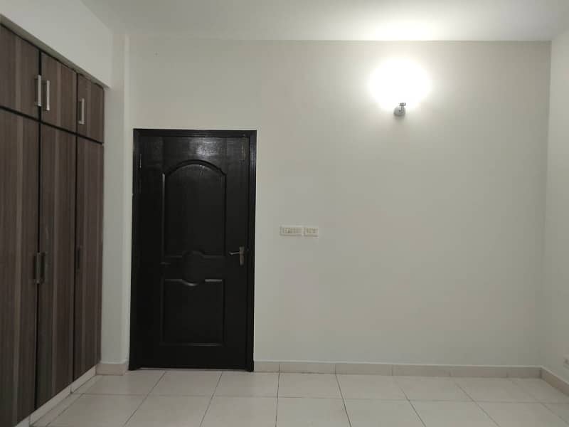 Open View 12 Marla 4 Bed Apartment On 3rd Floor Is Available For Rent In Askari-11 7