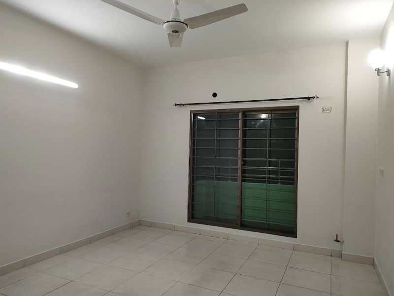 Open View 12 Marla 4 Bed Apartment On 3rd Floor Is Available For Rent In Askari-11 11