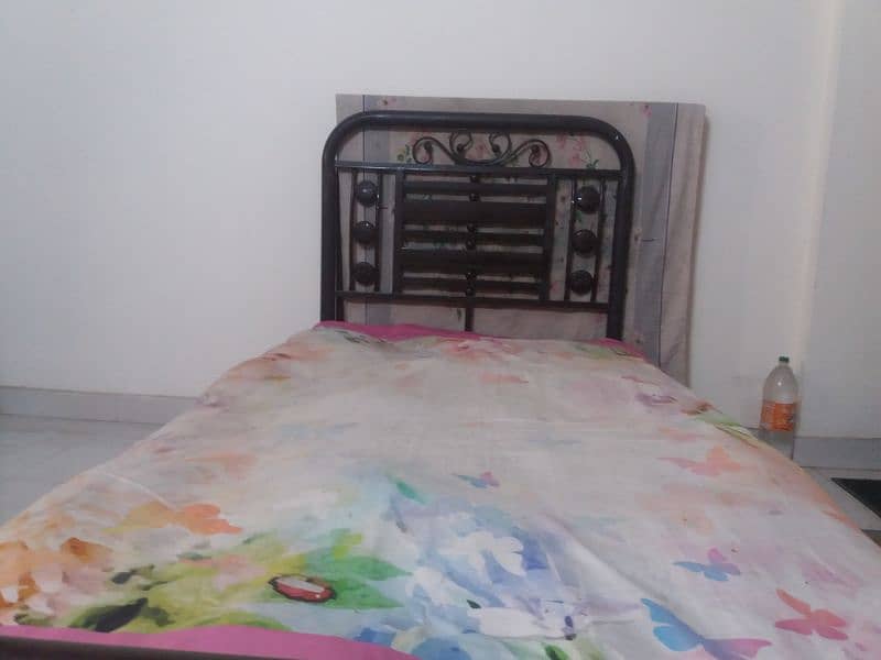 single bed no matress 2