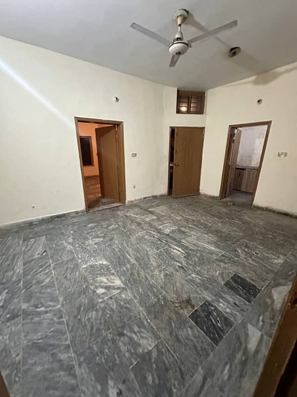 FAMILY APPARTMENT FOR RENT LOCATION MUMTAZ COLONY 0