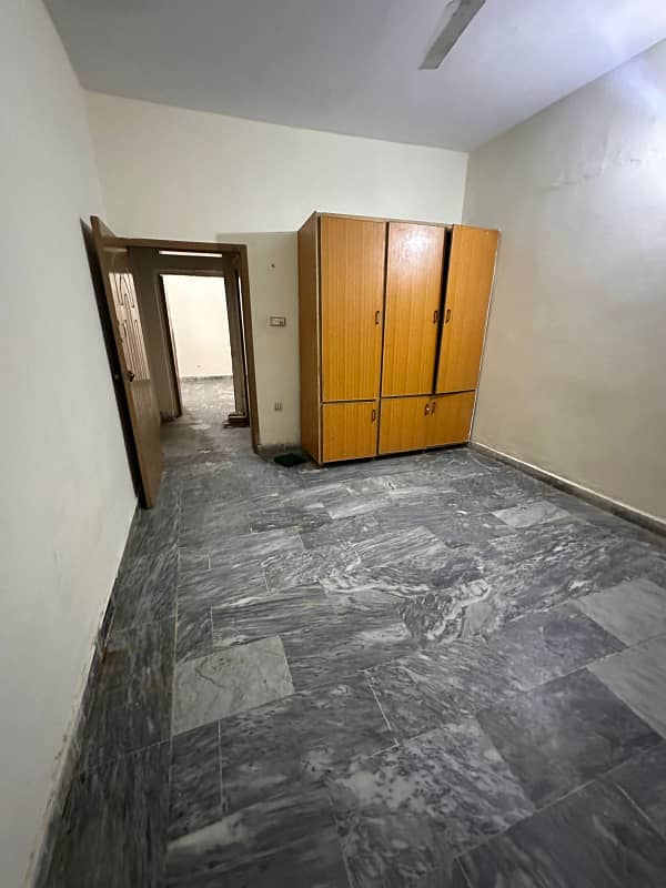 FAMILY APPARTMENT FOR RENT LOCATION MUMTAZ COLONY 2