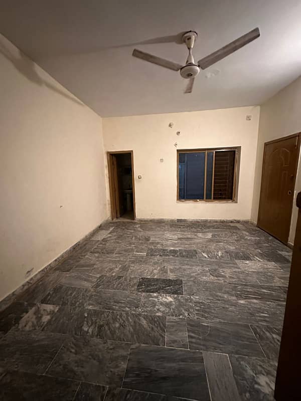 FAMILY APPARTMENT FOR RENT LOCATION MUMTAZ COLONY 3