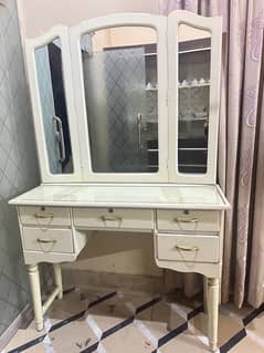 Elegant White Vanity Table with Tri-Fold Mirror