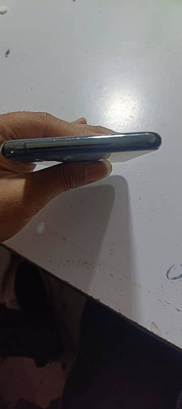 iphone 11 pro max factory unlocked 4