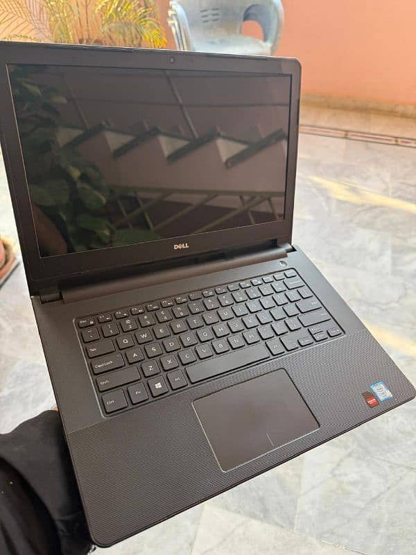 Dell Laptop 3