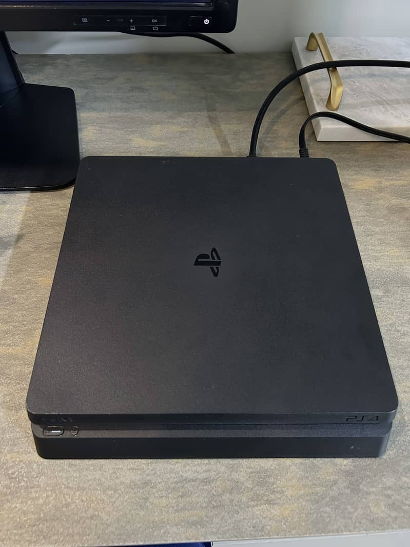 PS4 Slim 1TB | 10/10 condition | Imported from UK | Includes 2 games 1