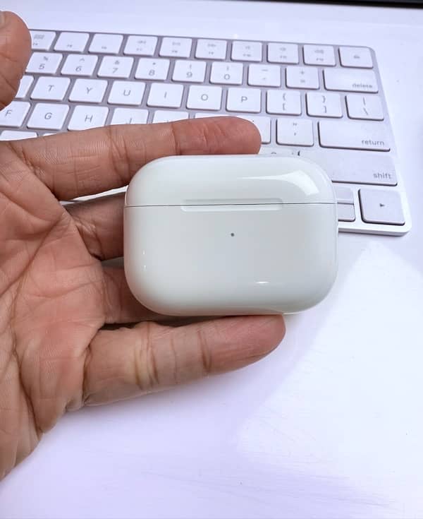 Airpods pro 1st Generation like new for sale 8