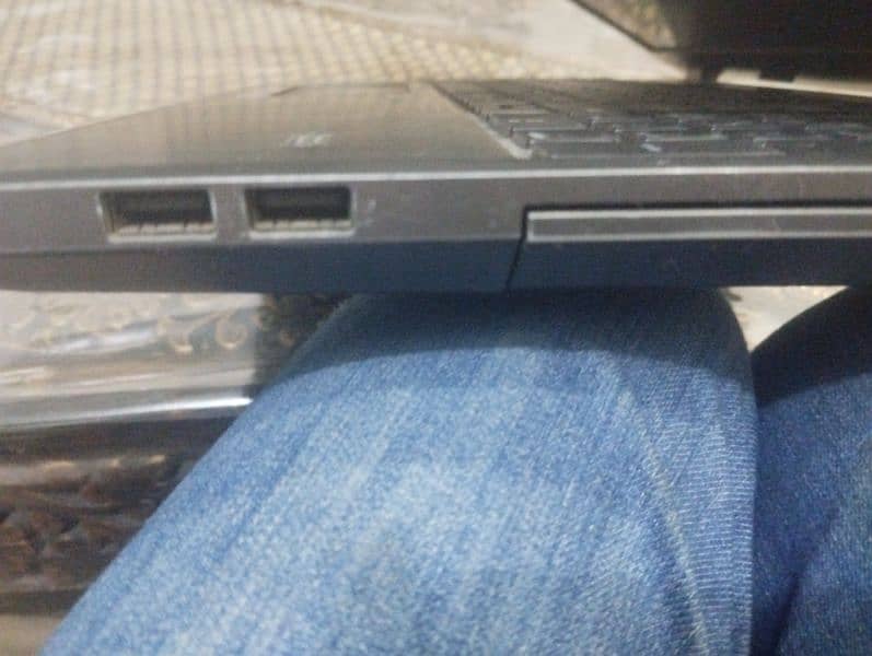 laptop for sale with charger 4