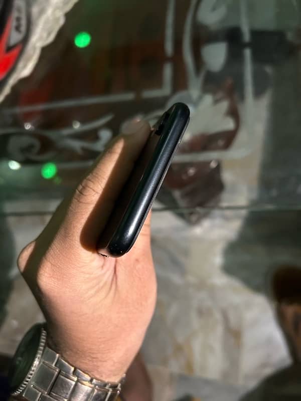 Iphone XR Black Colour ( 10/10 ) 5