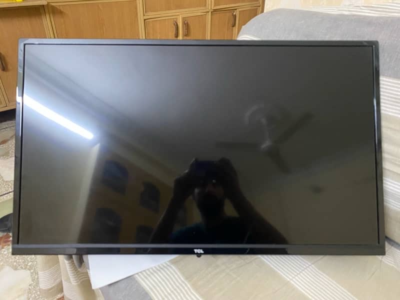 TCL 32” Standard Full HD LED, Almost New 5