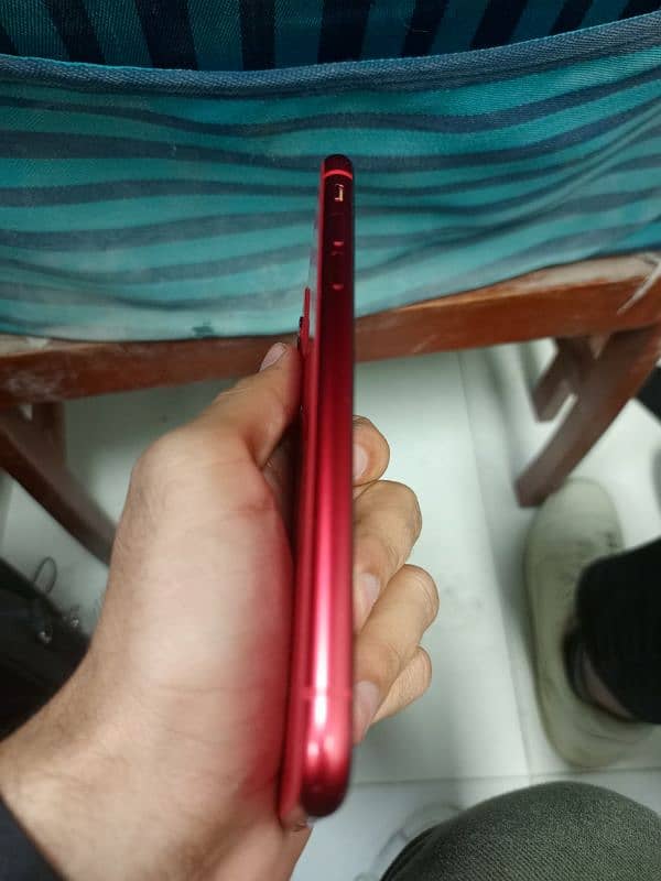 Iphone 11 Red Non Pta (64GB) 4