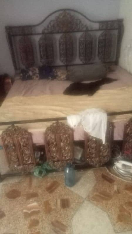 roat iron king size bed good condition 0