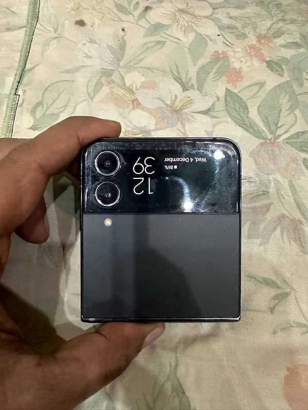 Samsung flip 4 original phone non pta everything okay 3