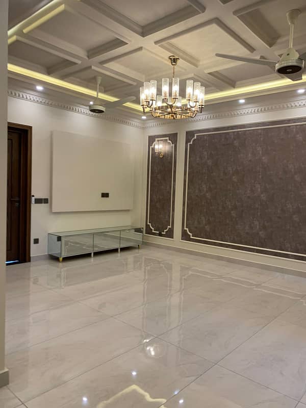 10 Marla Classical Designer House for Sale Sector E, Bahria Town Lahore 2