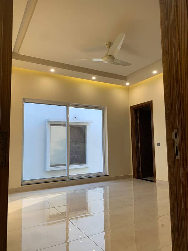 10 Marla Classical Designer House for Sale Sector E, Bahria Town Lahore 6