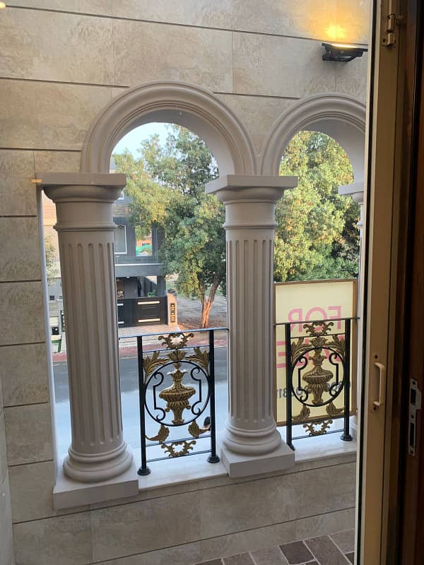 10 Marla Classical Designer House for Sale Sector E, Bahria Town Lahore 14