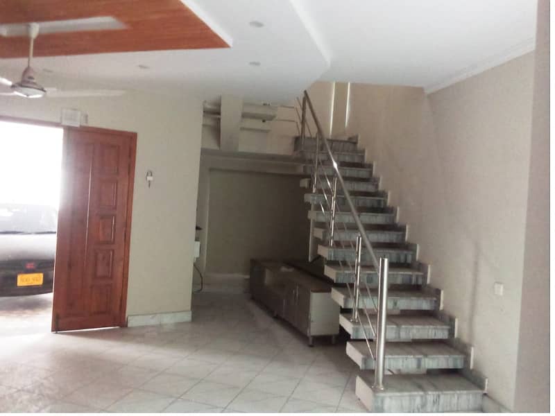 Area 1 Kanal Double Storey Building For Corporate Office Reasonable Rent Gulberg 3 Lahore 7