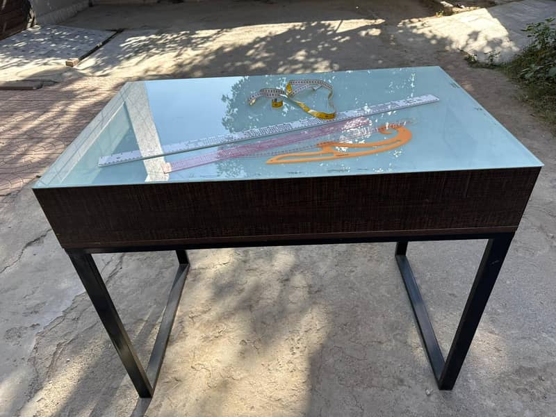 Drafting Table for a Designer / Professional Tracing Table 1