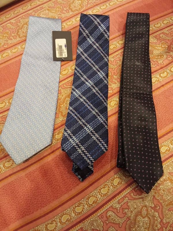 A bunch of men ties of different brands  Exist- Uniworth- Figure peeru 2