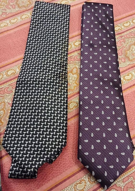 A bunch of men ties of different brands  Exist- Uniworth- Figure peeru 4