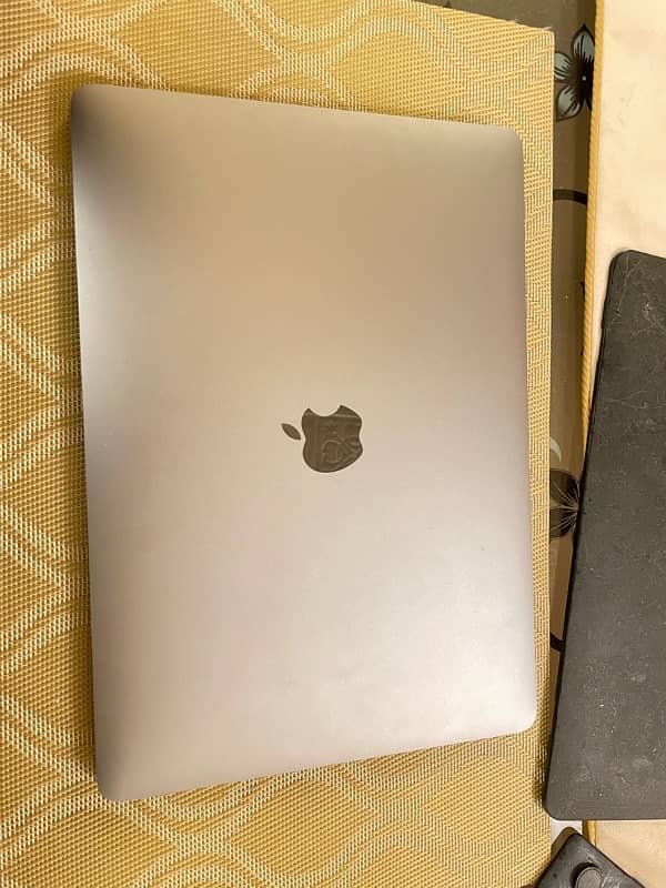 MACBOOK PRO 2017 256GB 8GB RAM 4