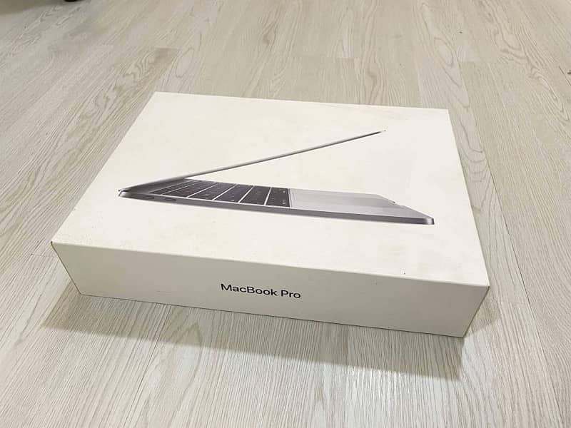 MACBOOK PRO 2017 256GB 8GB RAM 8