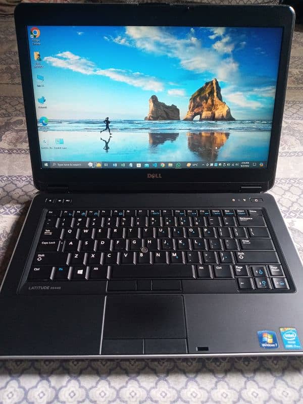 DELL LATITUDE core i7 4 generation. 500 GB hard disk. 0