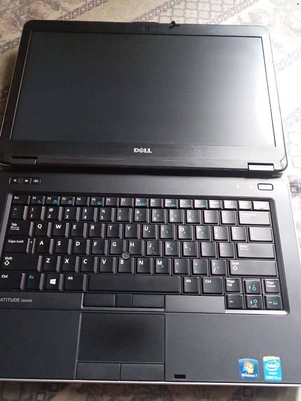 DELL LATITUDE core i7 4 generation. 500 GB hard disk. 3