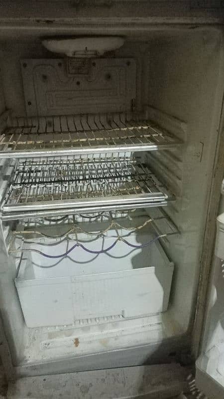 Waves used fridge for sale only gas issue n all ok satisfied 6