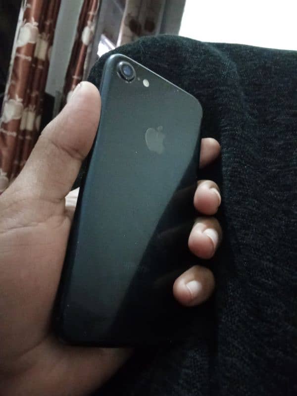 iphone 7. . . . 32 g PTA approved 4