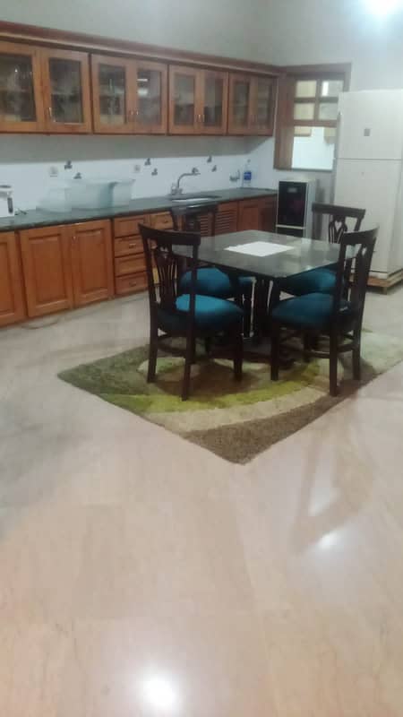 G 10 1 fully furnished room available 2