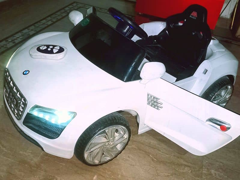 BMW Kids car with remotecontrol & swing function/Lights, music, All ok 1