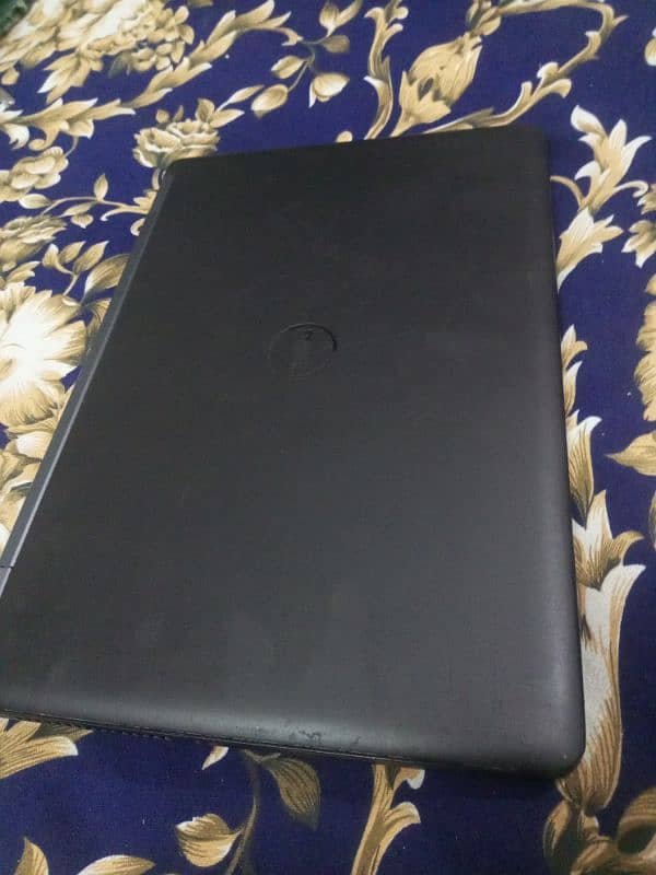 Dell Laptop Core i3 5Gen 8/128 GB SSD 4