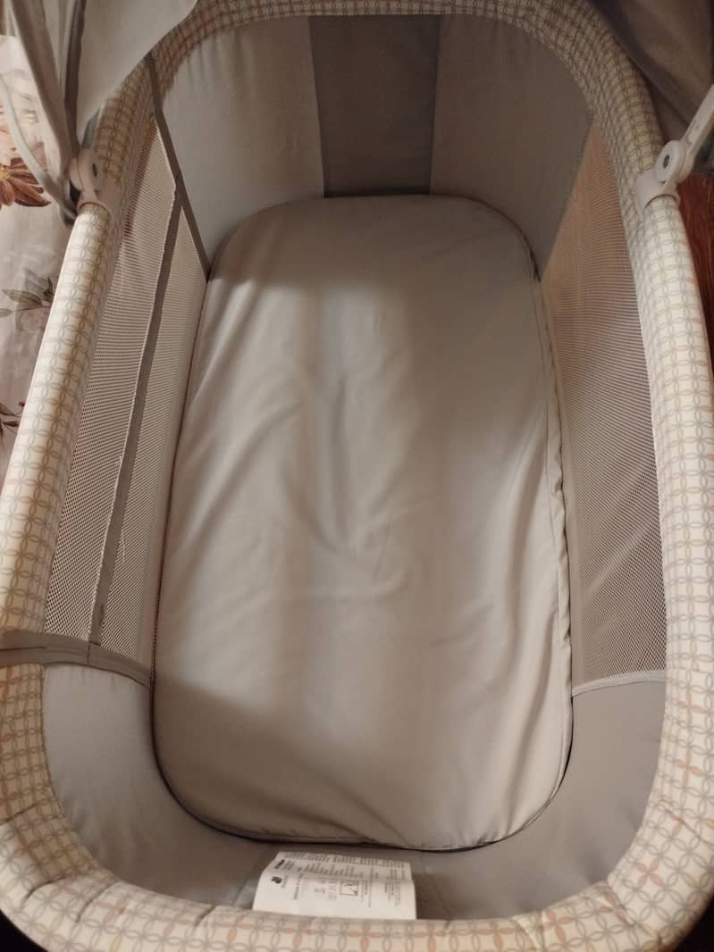 Mastela Deluxe 4 in 1 Bassinet 1