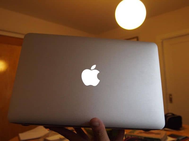 Macbook Air 2012 10/10 Mint condition 4