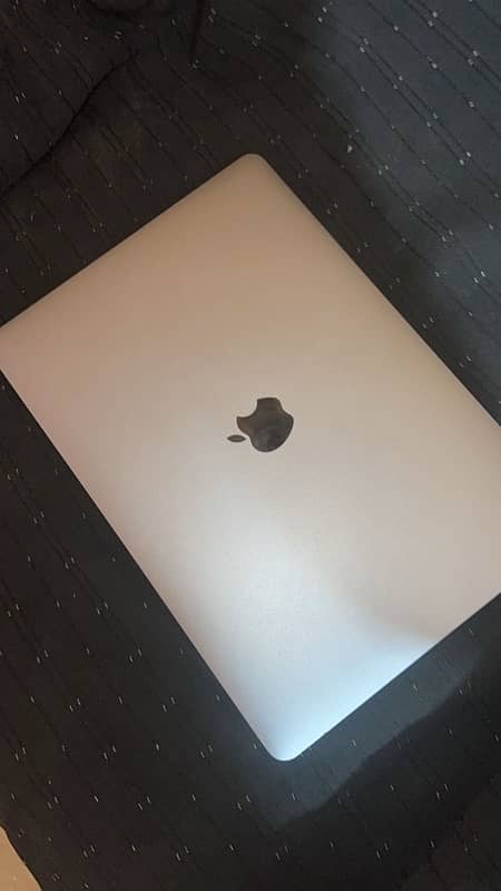 The MacBook Pro 2016 (15-inch) with 8GB RAM 0