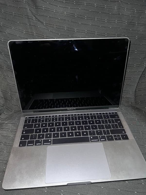 The MacBook Pro 2016 (15-inch) with 8GB RAM 4