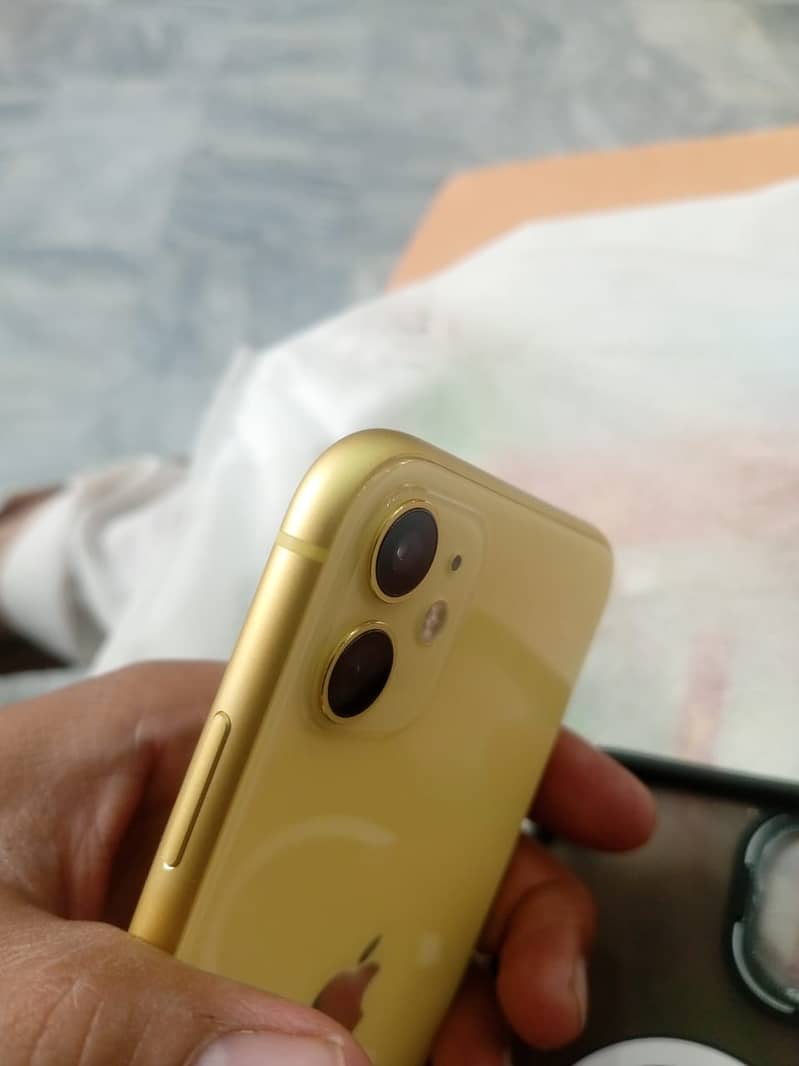 Iphone 11 PTA approved Yellow color 128gb 3