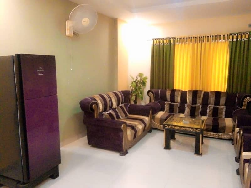 Two bedroom phr day Short Time flats available Bahria Twon 0