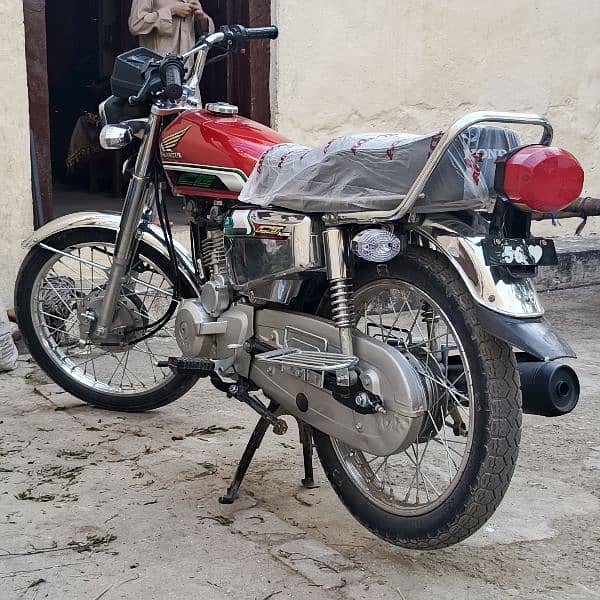 Honda 125 selfstard like a Brand new 4