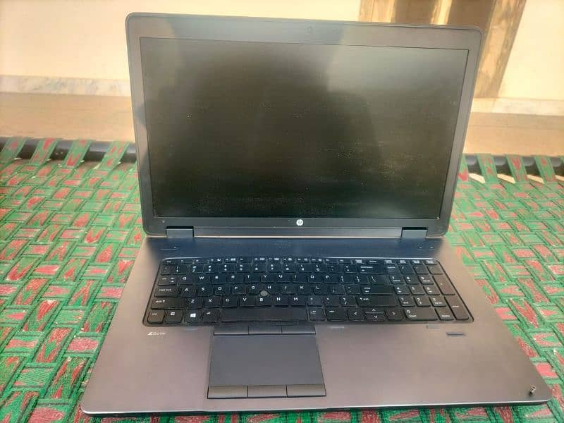 HP zbook 17 g2 workstation powerful 0