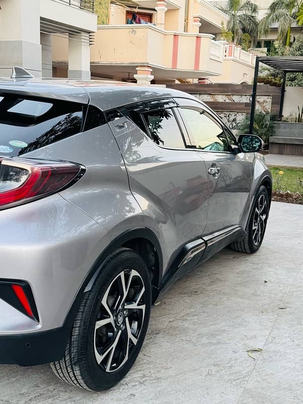 Toyota C-HR 2017 1