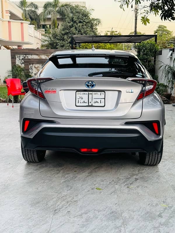 Toyota C-HR 2017 4