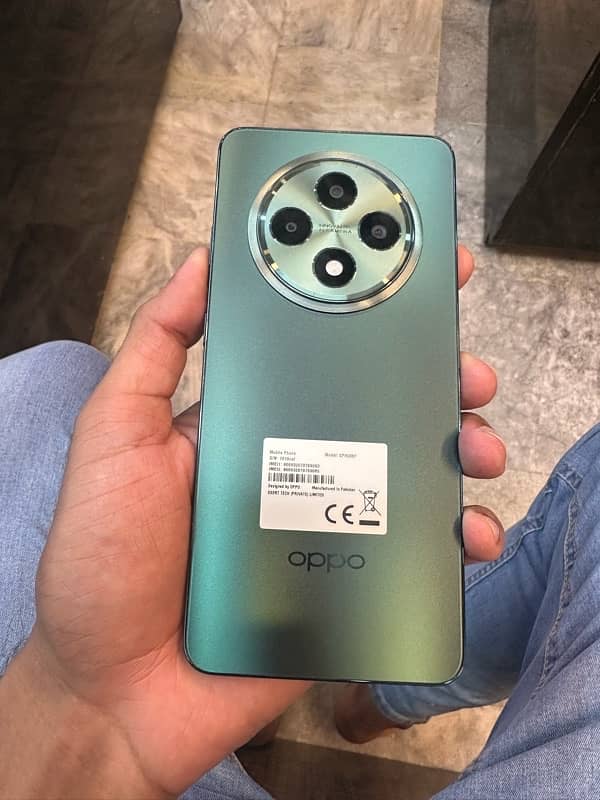 Oppo Reno 12 3