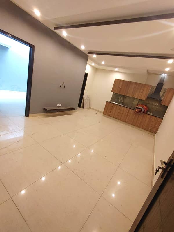 600 Square Feet Flat For Rent In DHA Phase 6 3