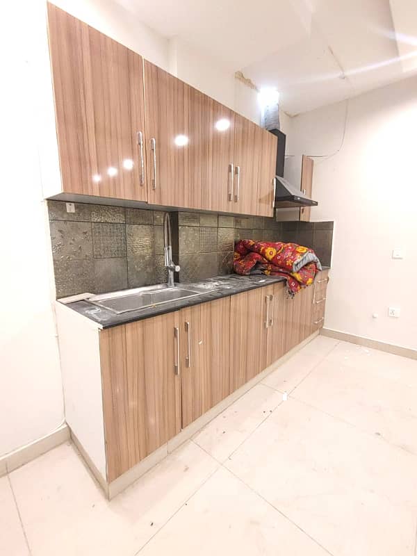 600 Square Feet Flat For Rent In DHA Phase 6 4