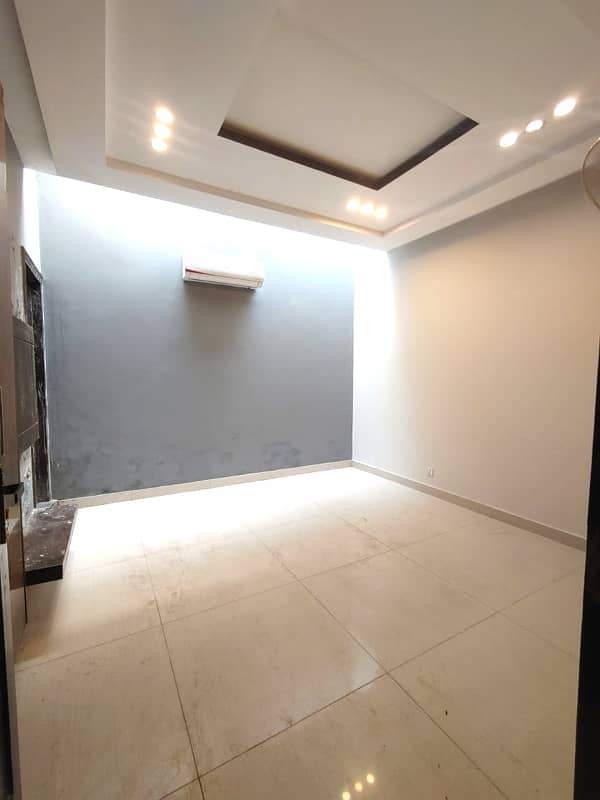 600 Square Feet Flat For Rent In DHA Phase 6 7